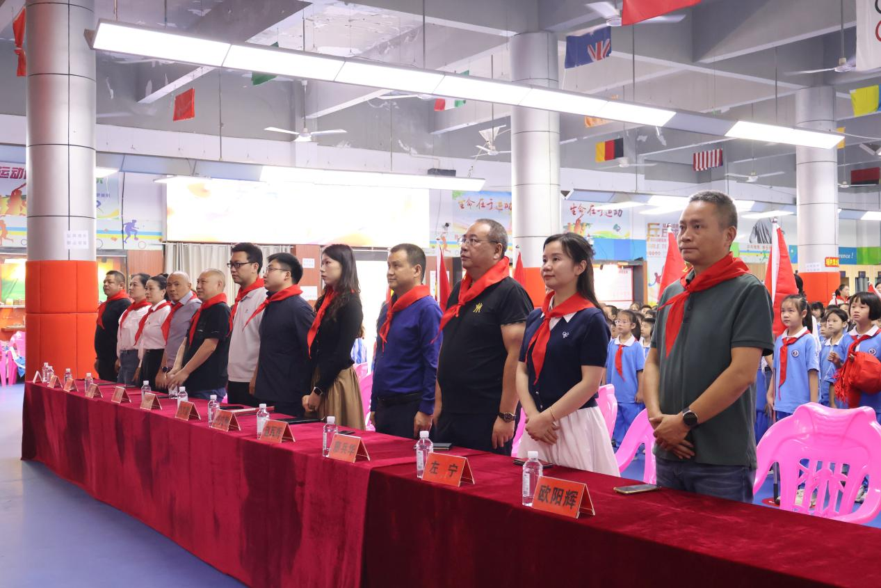 城区二小隆重举行2025年少先队建队日暨新队员入队仪式：强国复兴有我，争当新时代好少年