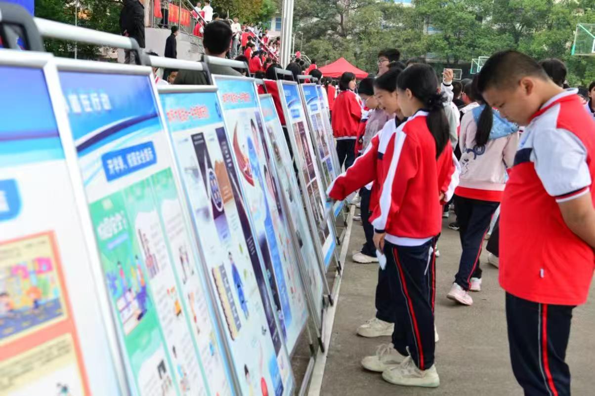 新宁县金城学校举办多主题科普实践活动