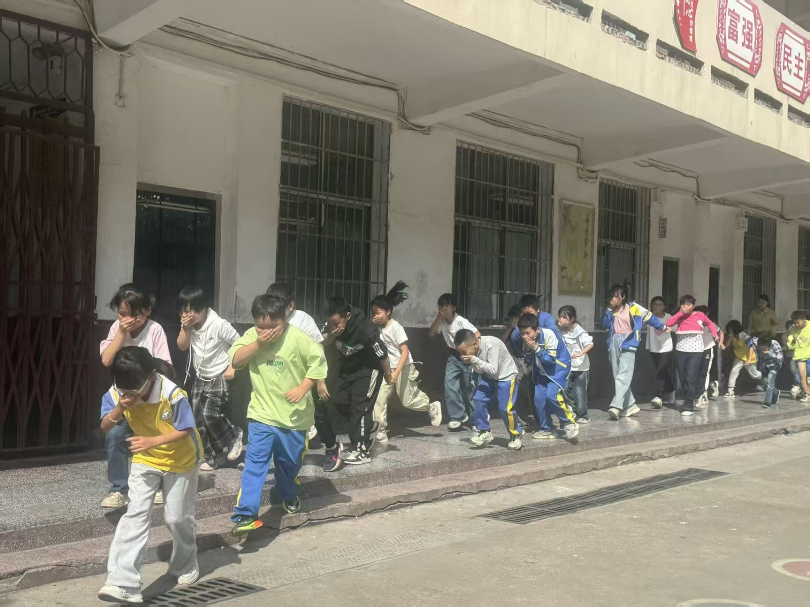 筑牢校园“防火墙”，守护生命保平安