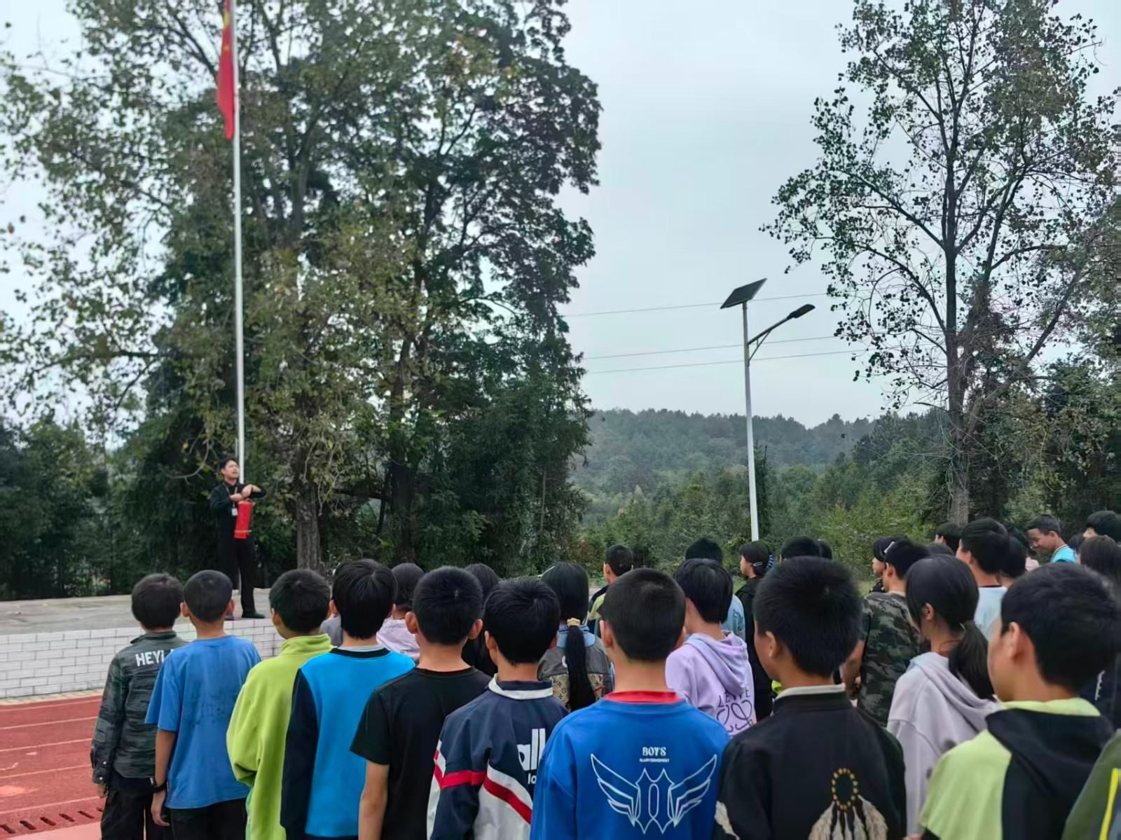 黄塘初级中学开展消防应急疏散演练