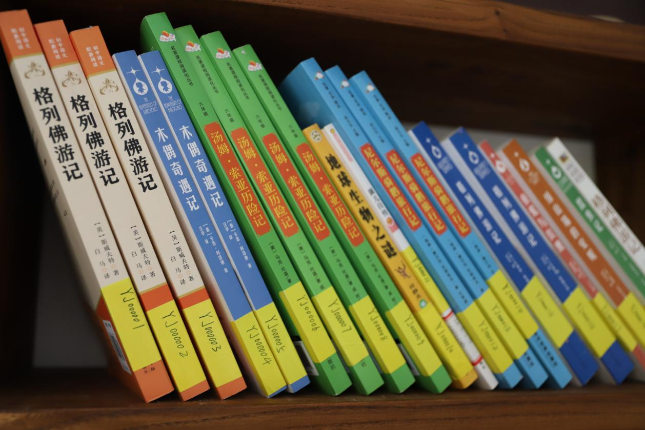 城区二小“阅见星辰”读书角正式开放，邀你共赴书香！