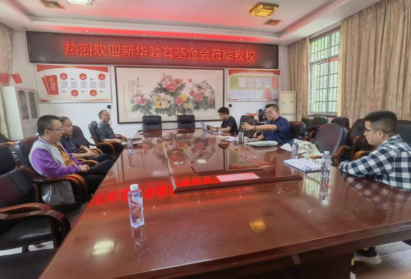 浙江新华爱心基金走访隆回二中珍珠生