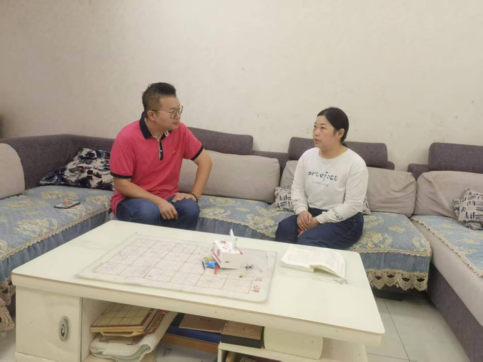 浙江新华爱心基金走访隆回二中珍珠生