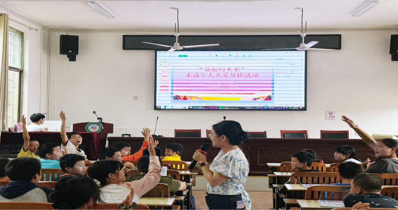 邵阳县民政局和小溪市镇人民政府联合进校园 开展暖心关怀活动守护少年成长