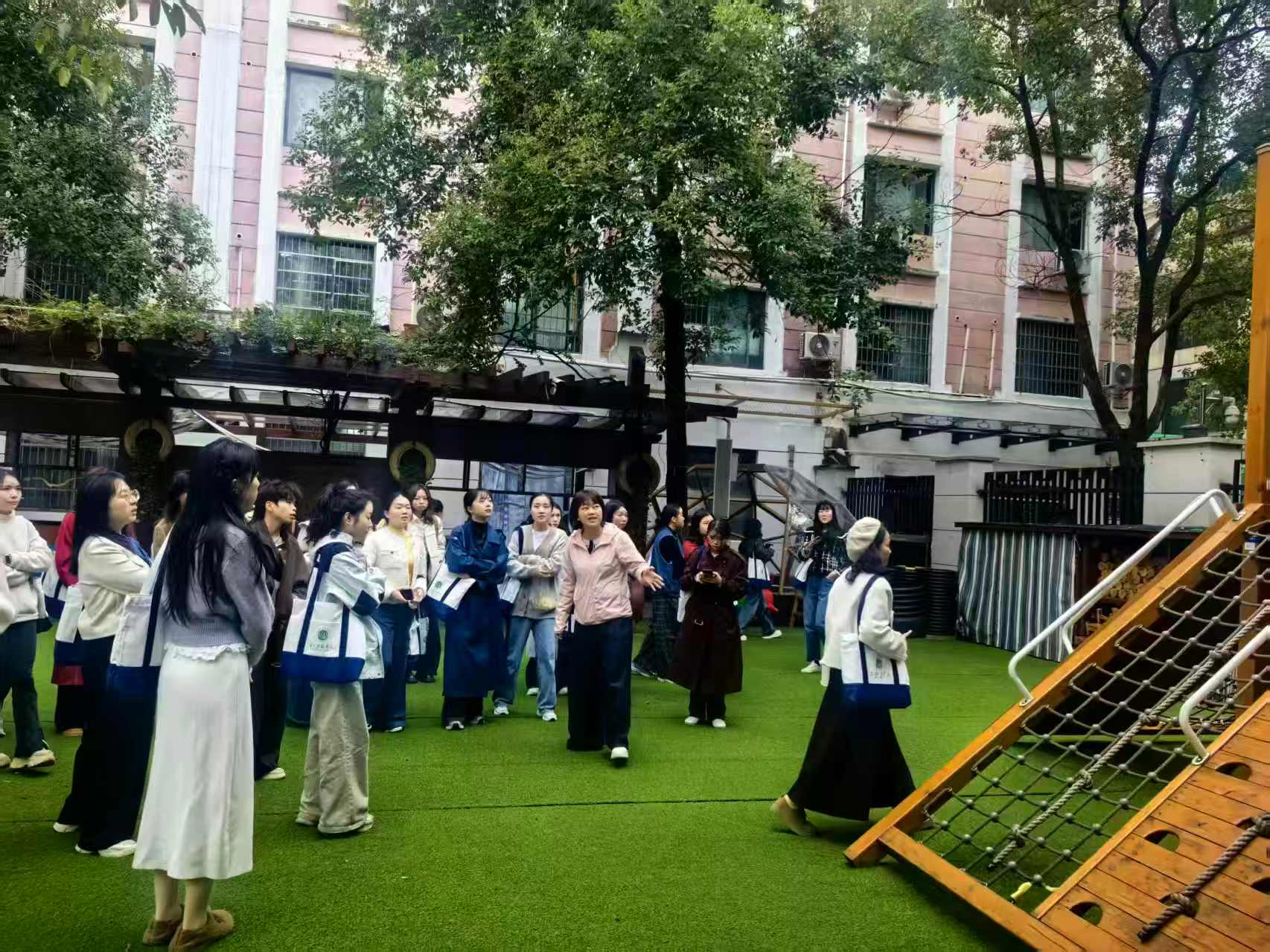 观摩交流促成长 携手共进谱新篇