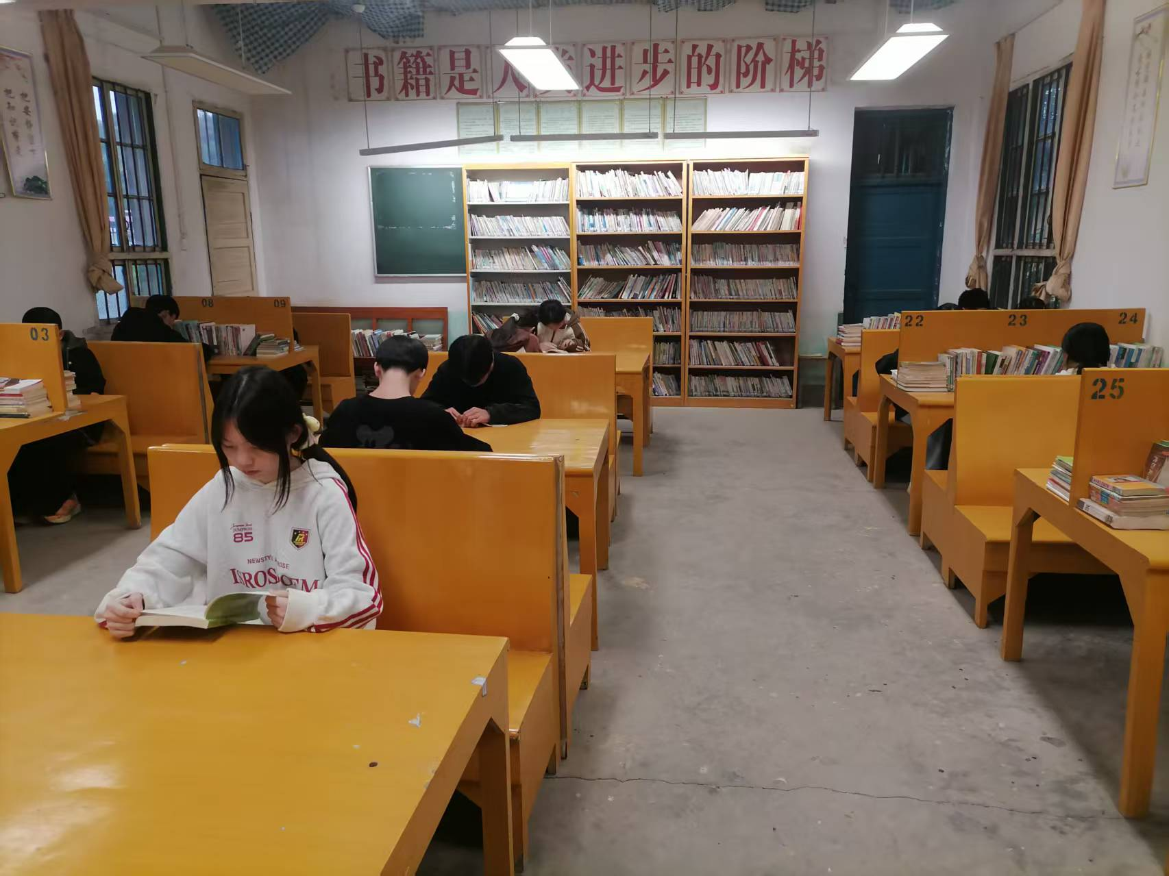 “悦”读赋能成长 书香浸润校园