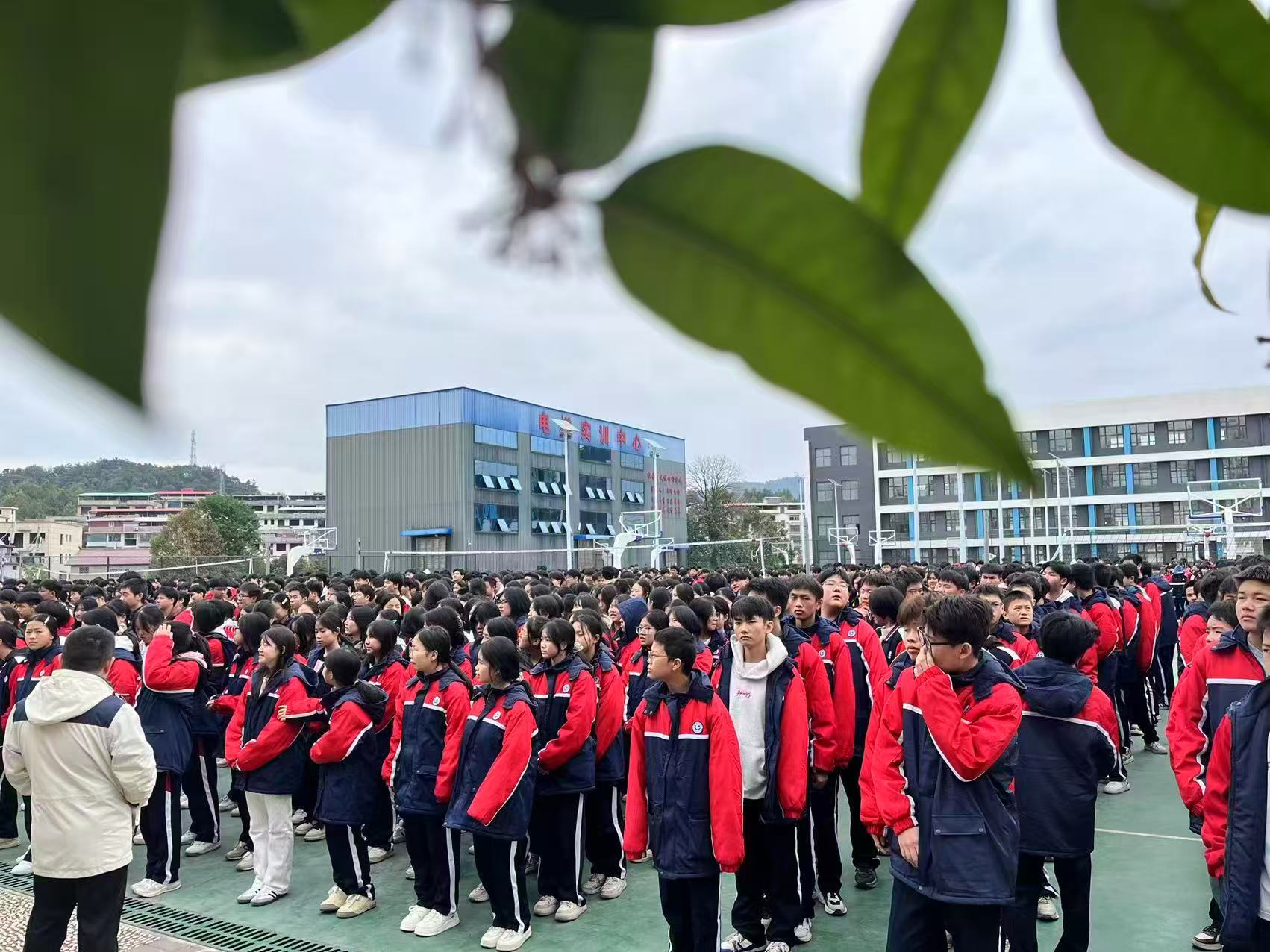 消防知识进校园，师生齐学“防火术”