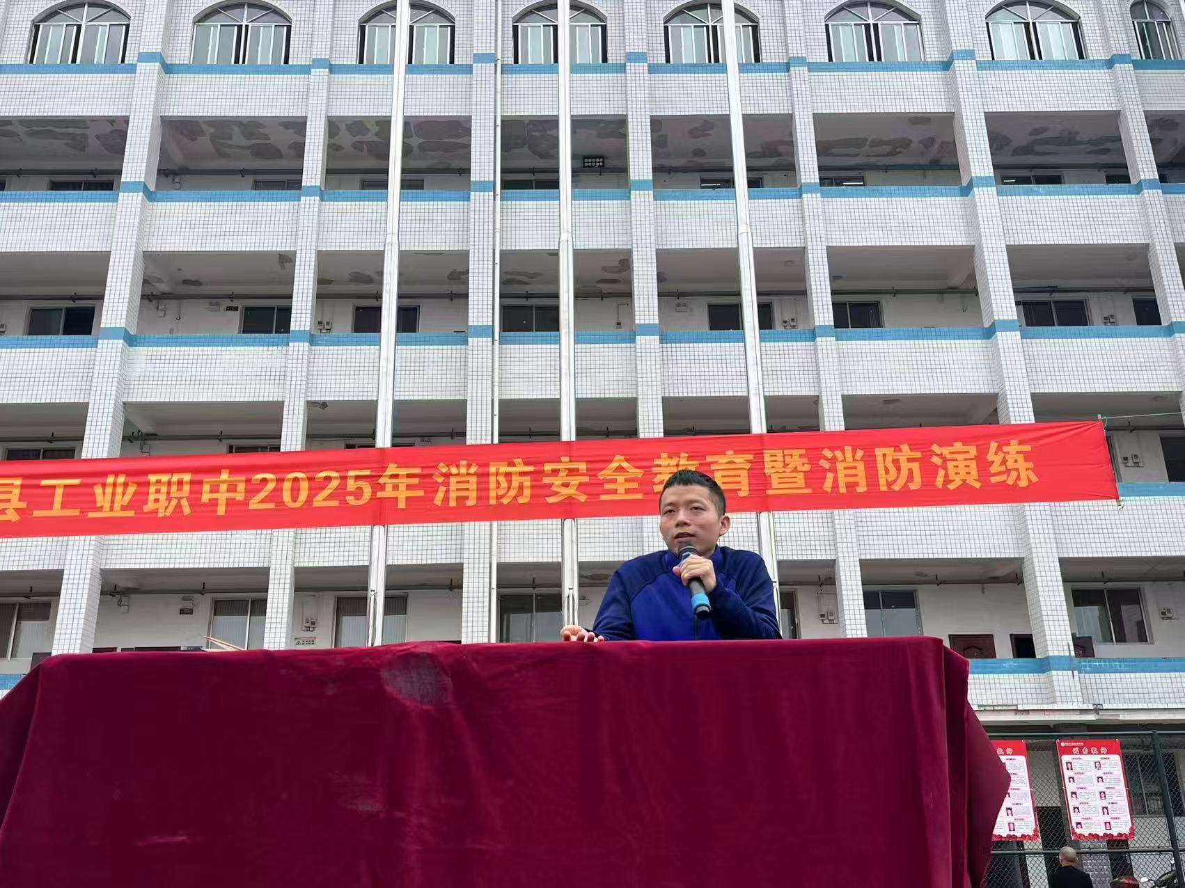 消防知识进校园，师生齐学“防火术”