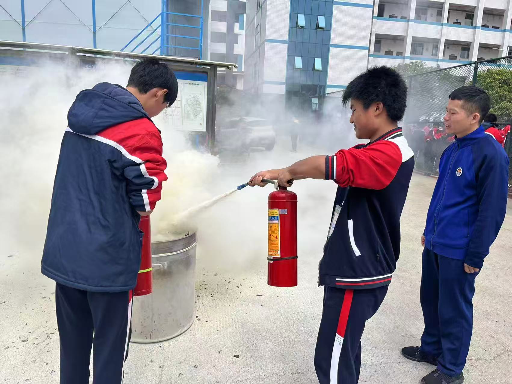 消防知识进校园，师生齐学“防火术”