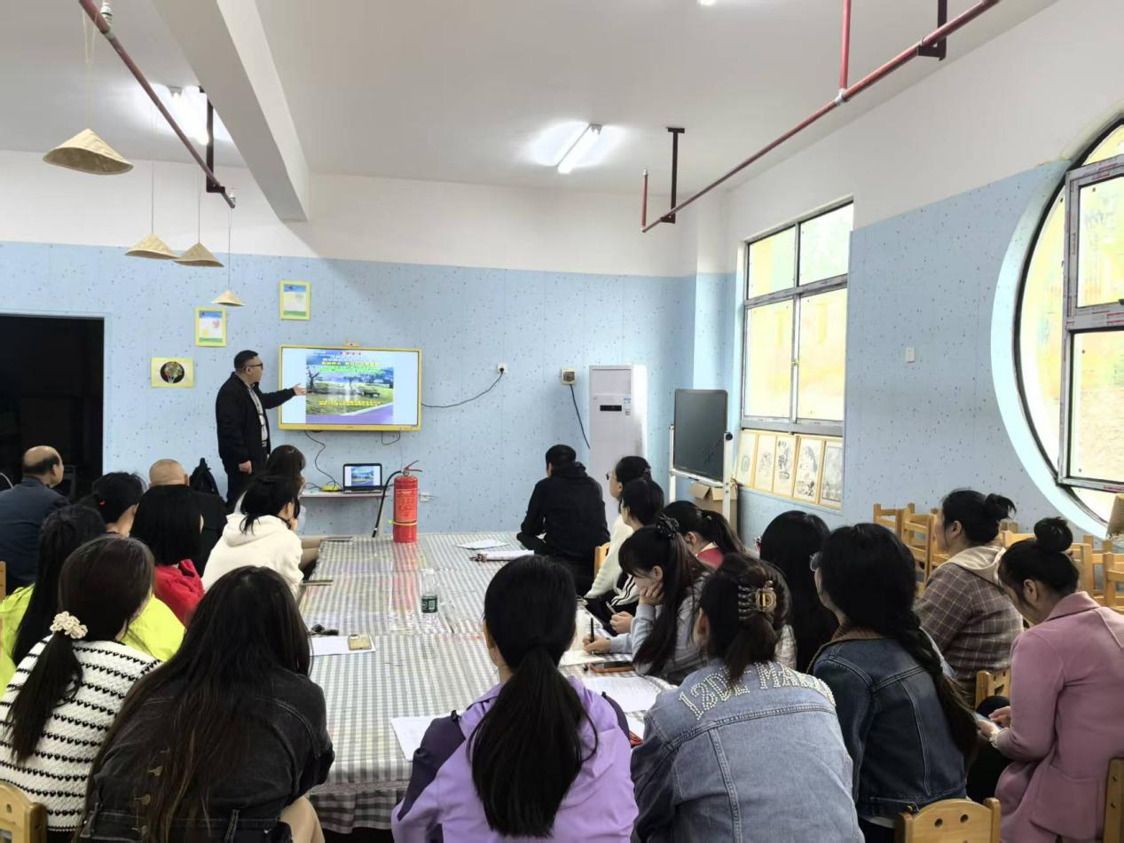 下花桥镇中心幼儿园开展 2025年秋季消防安全培训