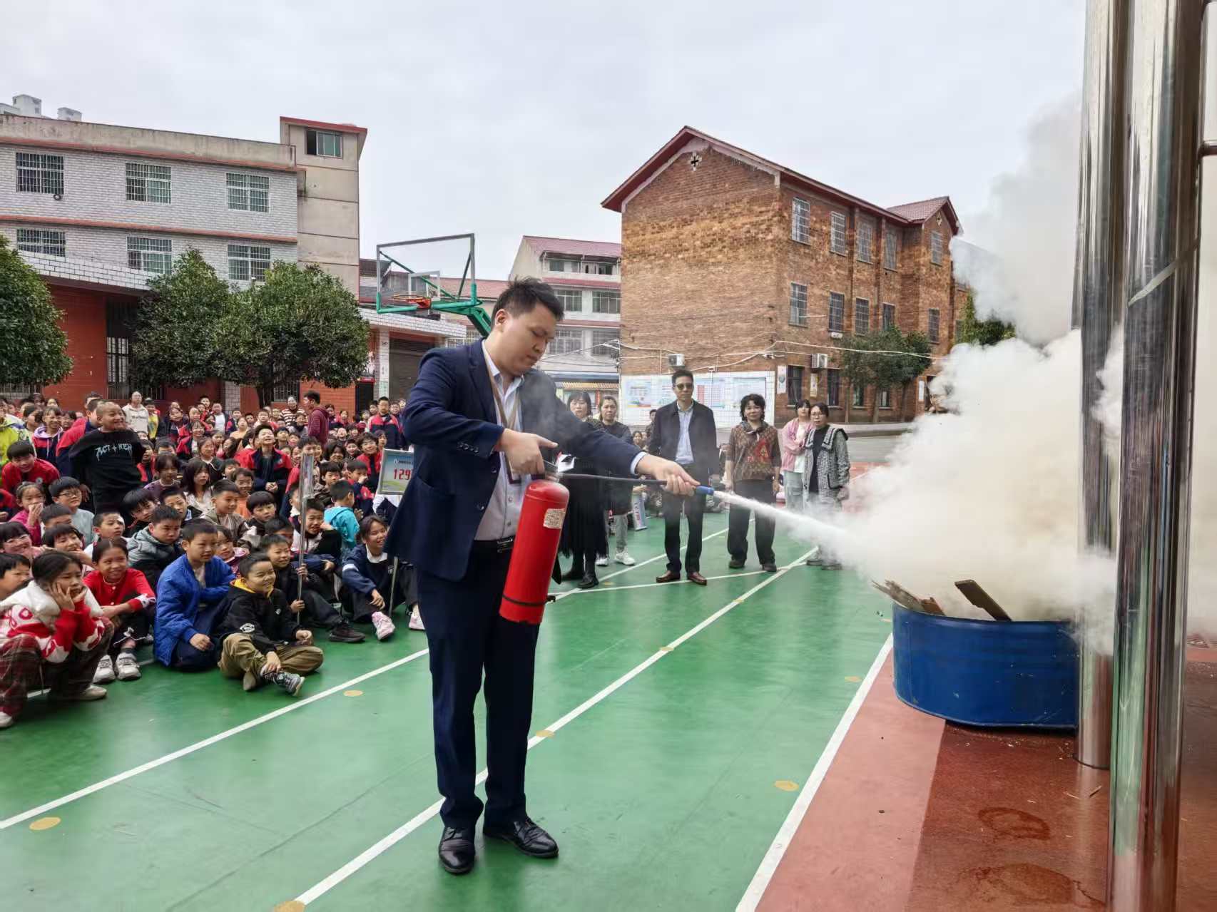 北塔小学“演练+培训”双轮驱动 筑牢校园消防安全屏障