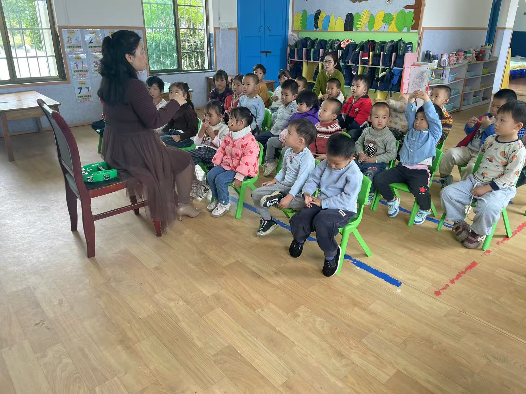 回龙寺镇中心幼儿园成功举行防踩踏防震应急疏散演练的报道