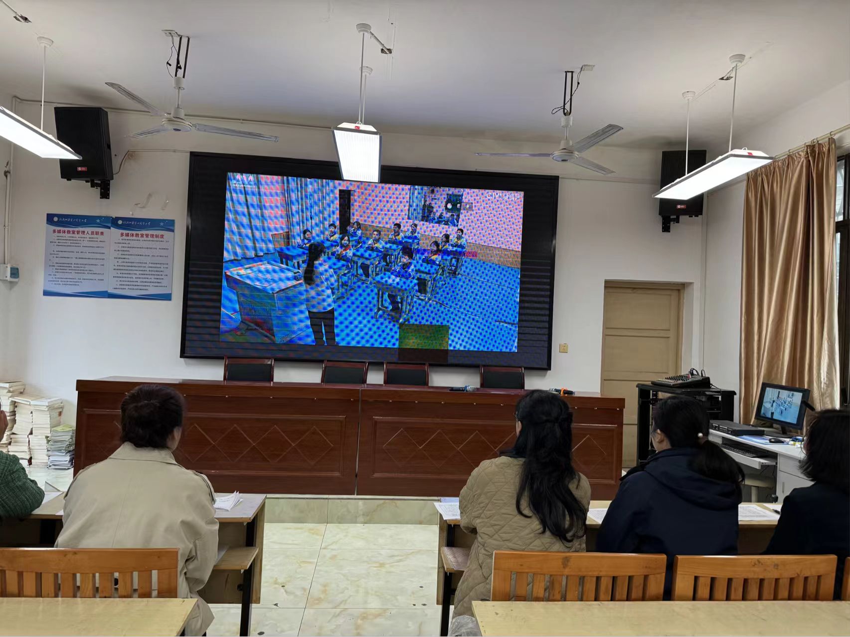 童言英语绎古今 多彩童心绘宝庆