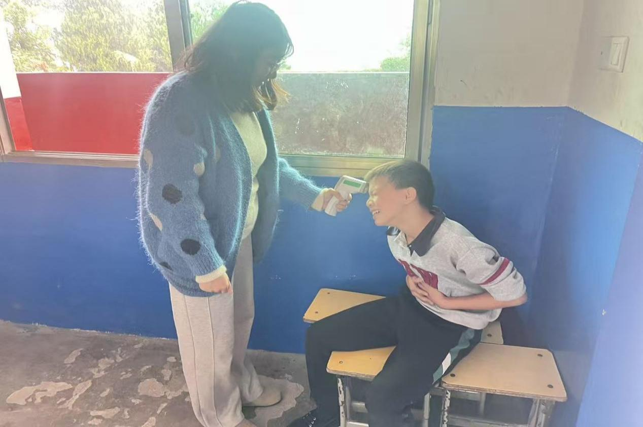 万塘乡白马田中心小学开展食品安全应急演练