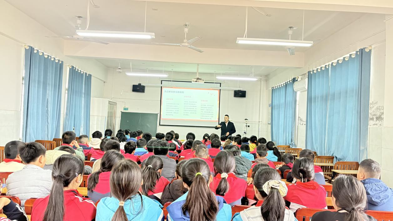 九公桥镇党委书记进校园讲思政课 以友善之力筑牢反霸凌防线