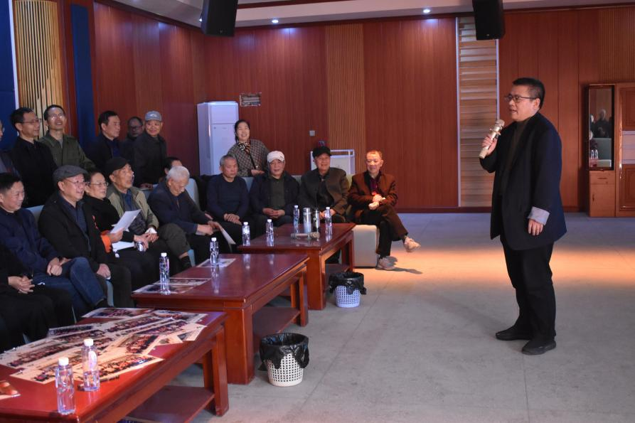 隆回二中：离退休教工回娘家娱乐身心