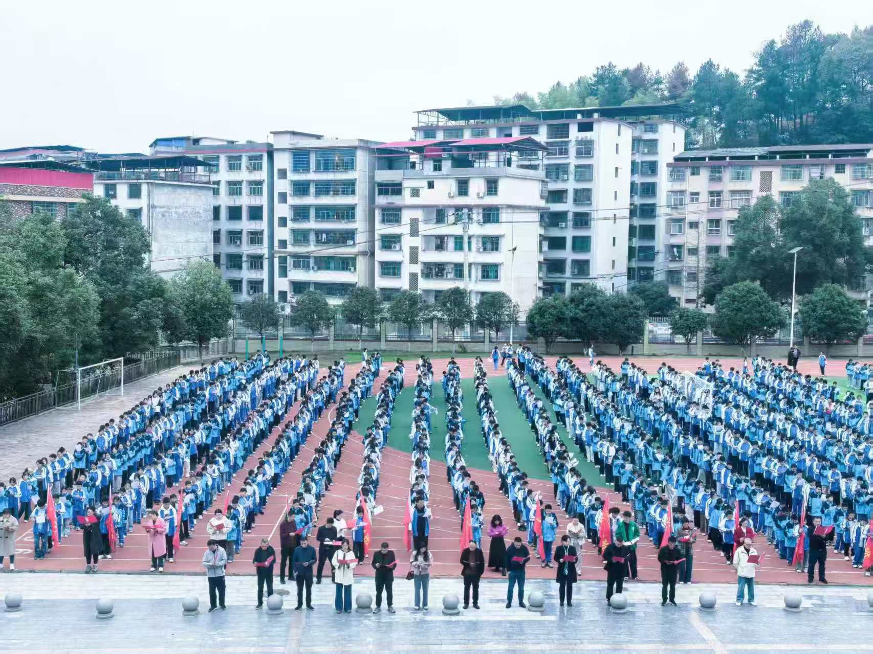 冬日书香暖校园，青春诵读润心田