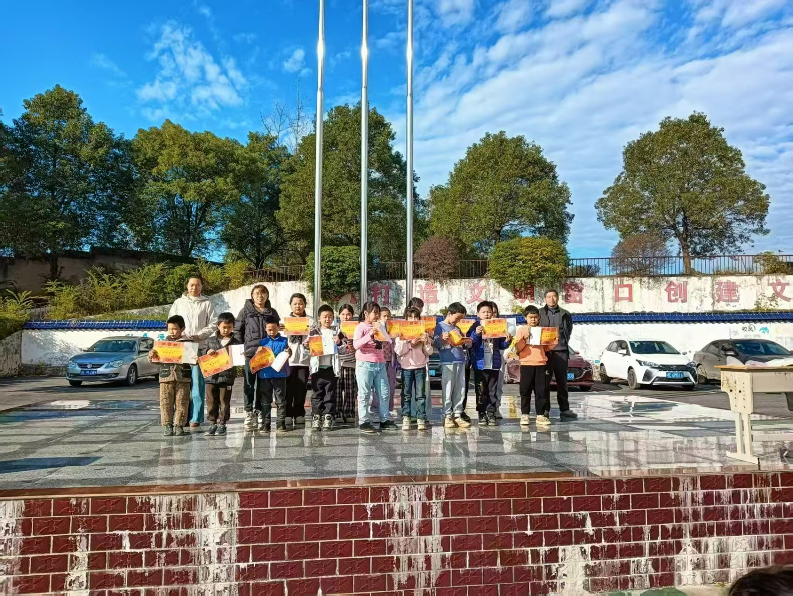 感恩同行，逐梦成长