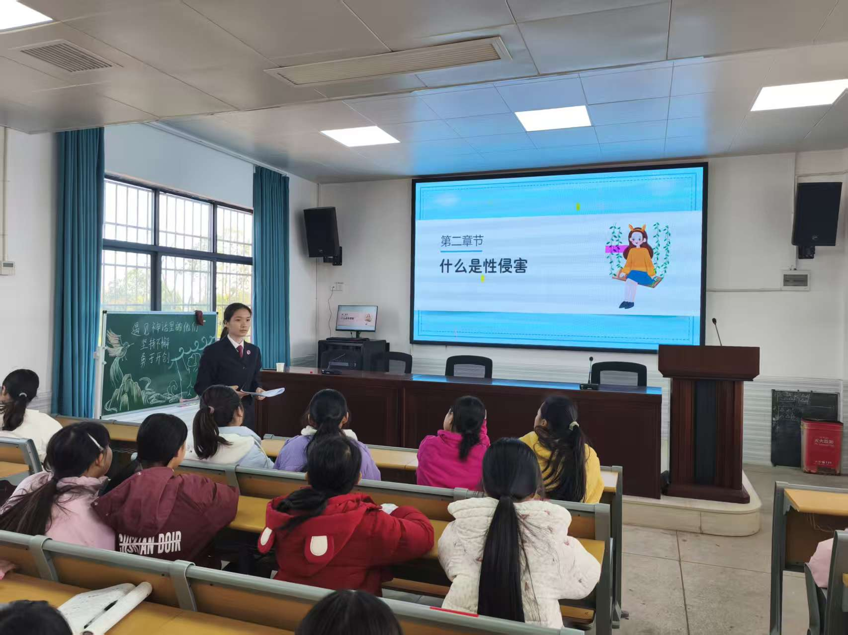 下花桥镇中心完全小学开展“利剑护蕾”防性侵法治宣讲