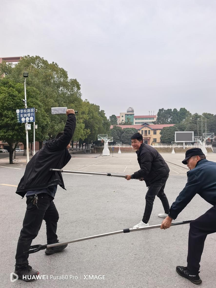 隆回二中举行反恐防暴演练 筑牢校园安全防线