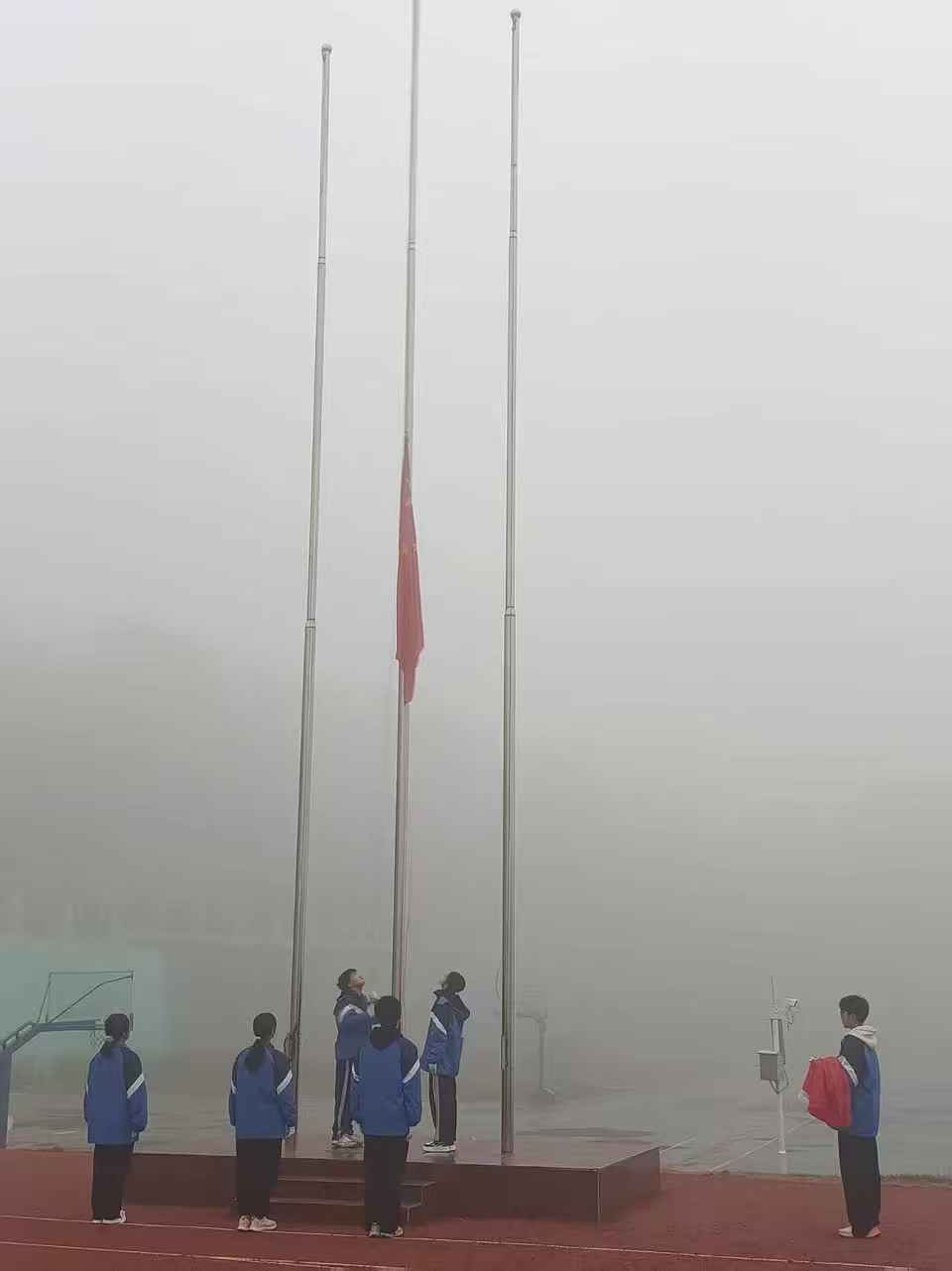 “落实行为规范 筑牢安全基石”