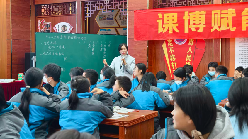 搭台聚智研生物 创新授课促成长