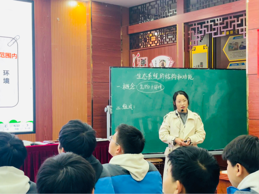 搭台聚智研生物 创新授课促成长