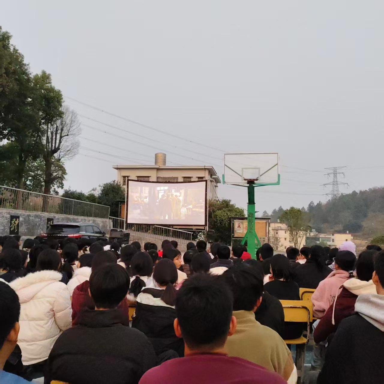 让留守的花朵 在阳光下绽放