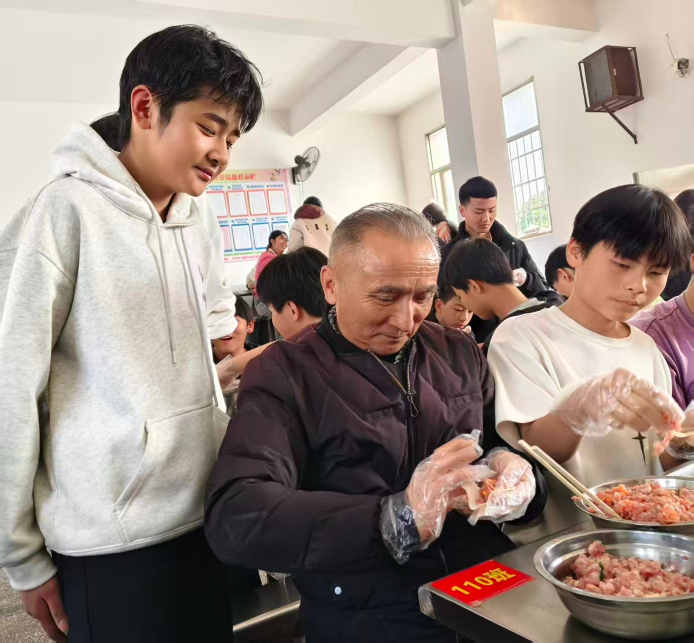 让留守的花朵 在阳光下绽放
