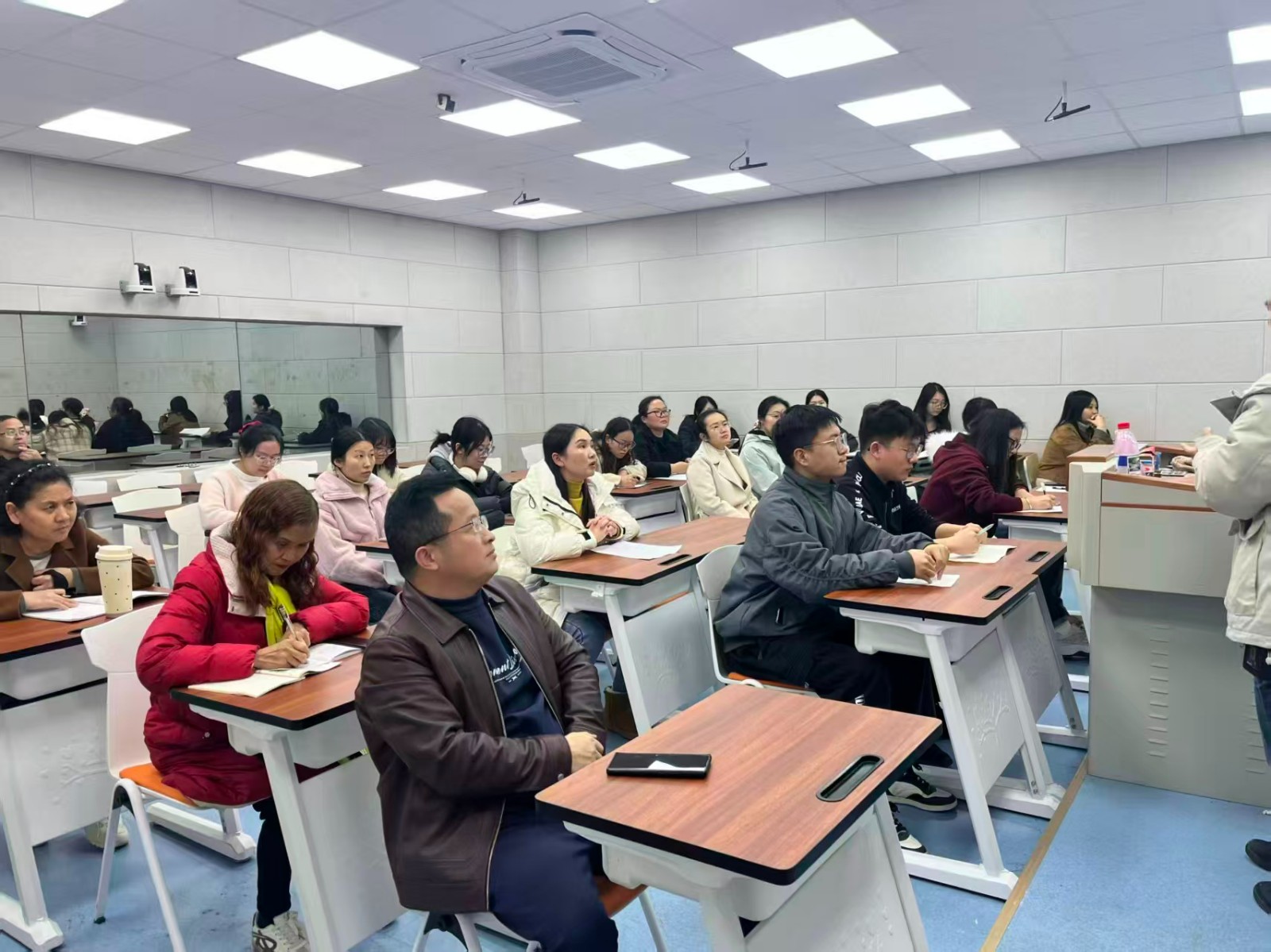 以德润心，以爱化人