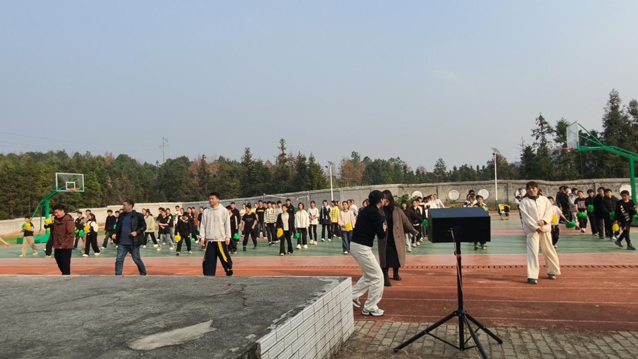 黄塘中学“12.12”留守儿童快乐日活动暨32步舞班级挑战赛圆满结束