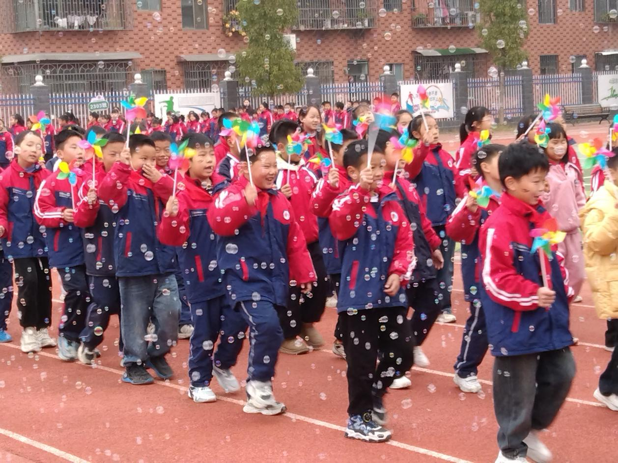 五育并举展风采，逐梦赛场燃激情