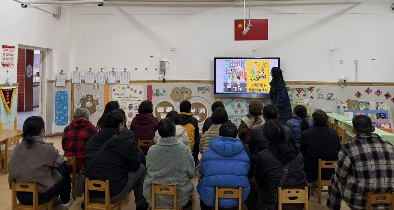 新宁县幼儿园开展交通安全警示教育周