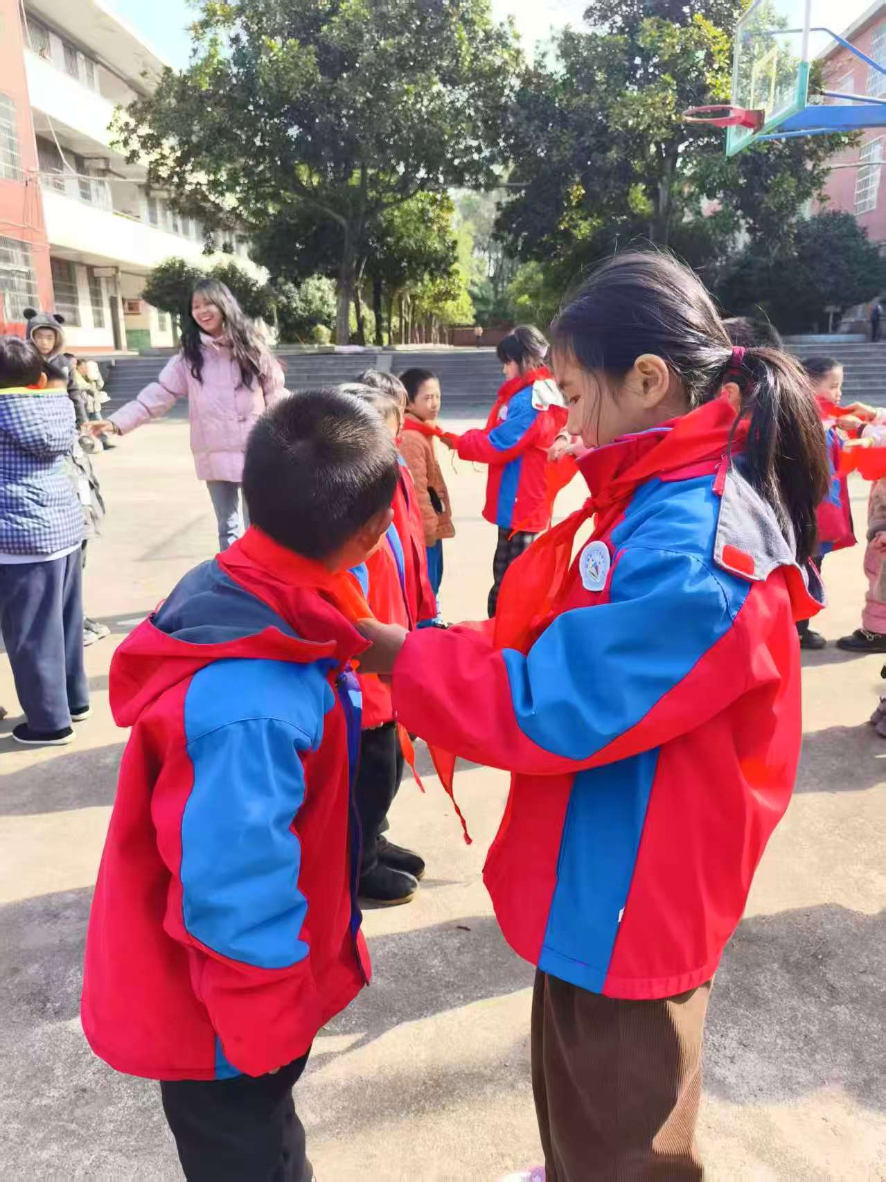 领巾飞扬 誓言铮铮