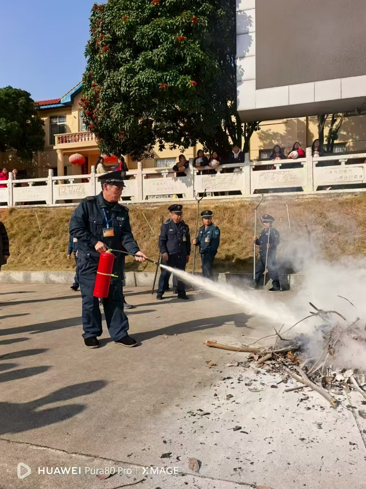 隆回二中：筑牢校园安全防线