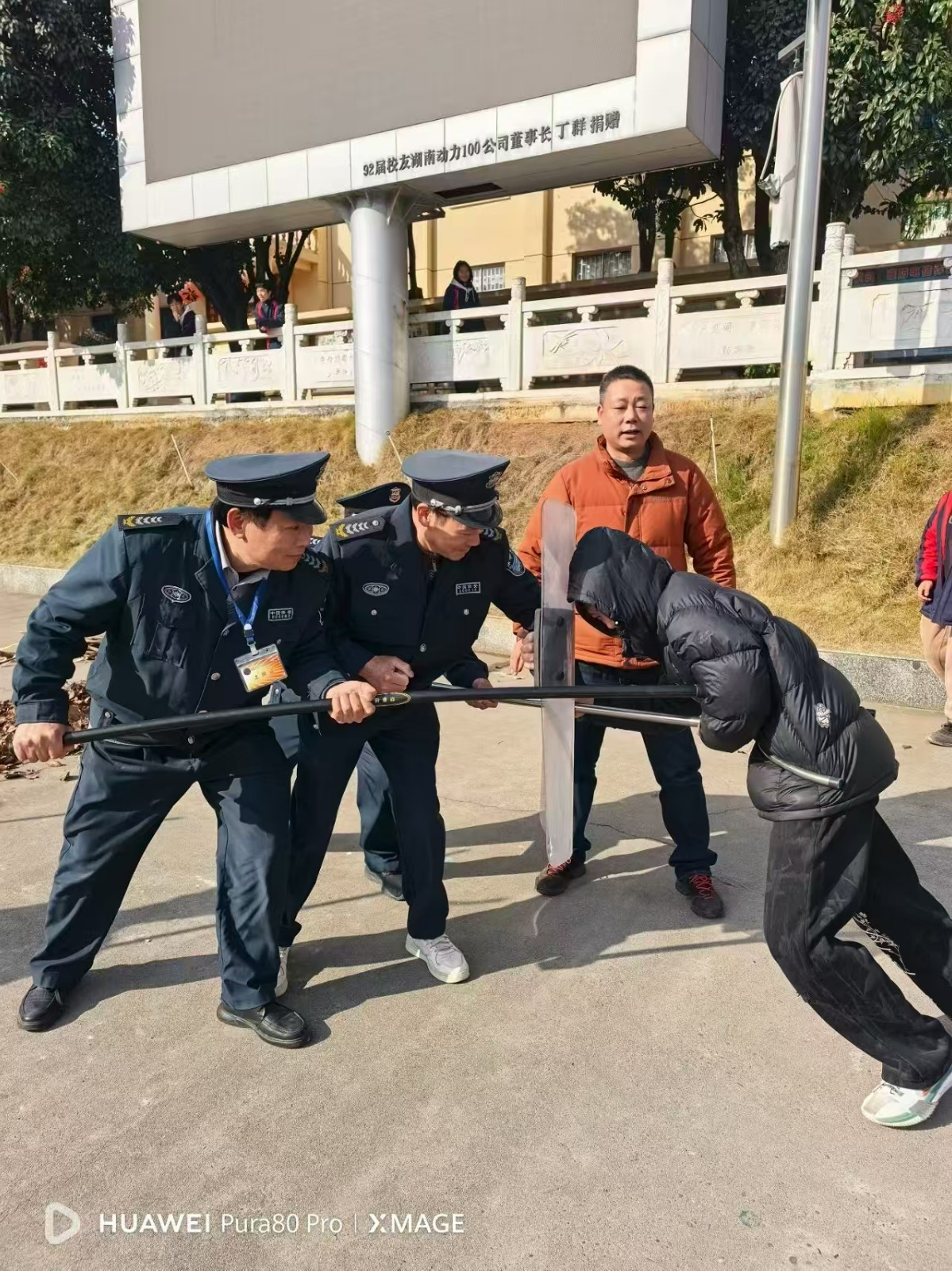 隆回二中：筑牢校园安全防线