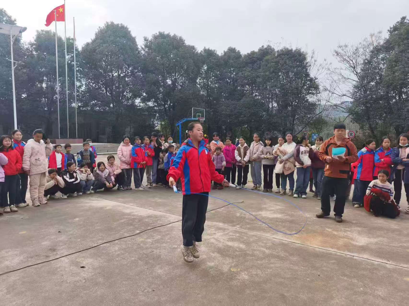 绳舞飞扬绽风采 活力满园向未来