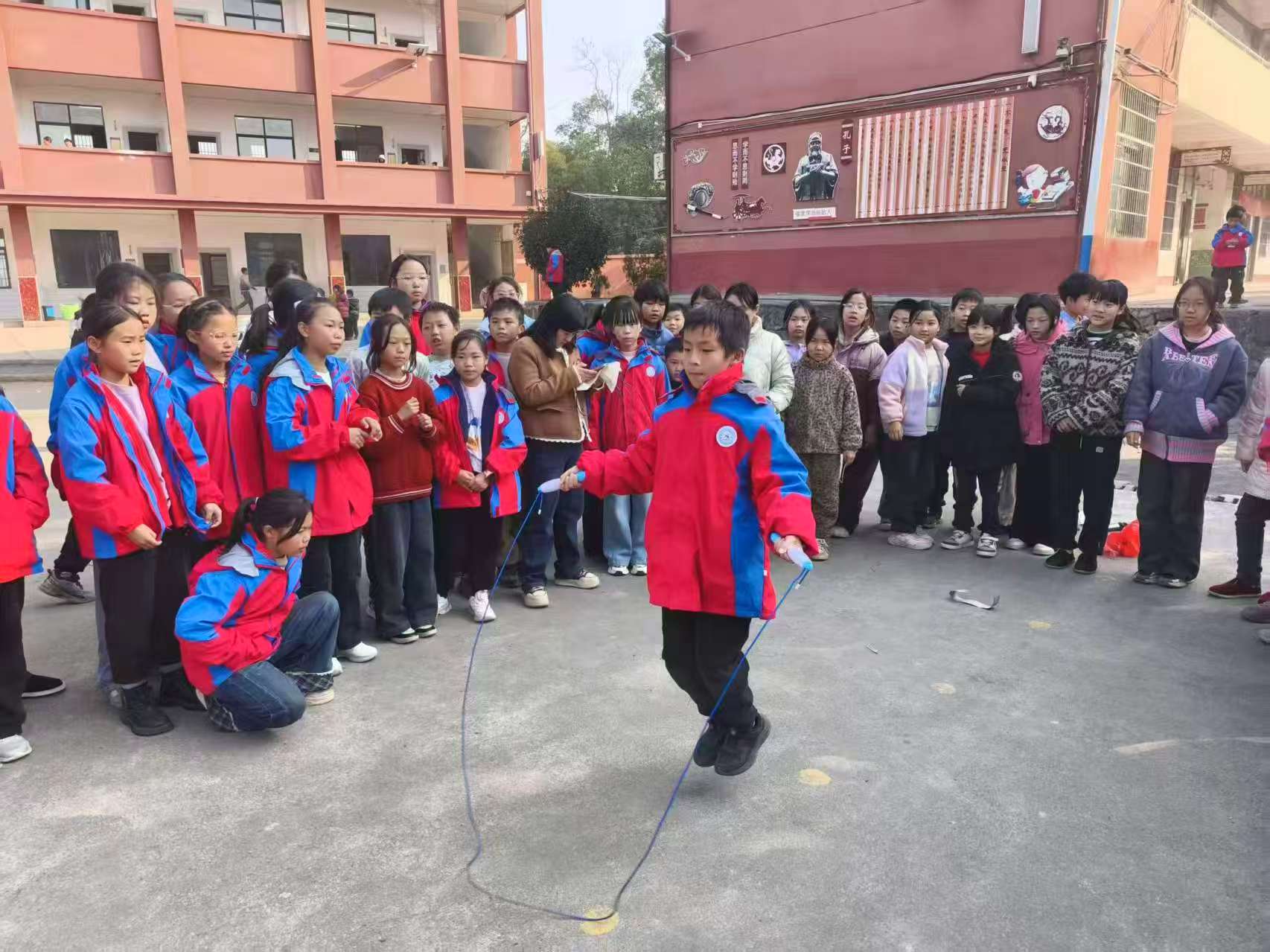 绳舞飞扬绽风采 活力满园向未来