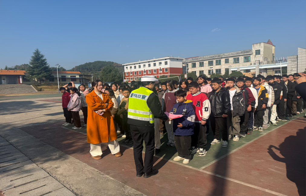 一纸书信传安全 守护学生出行路