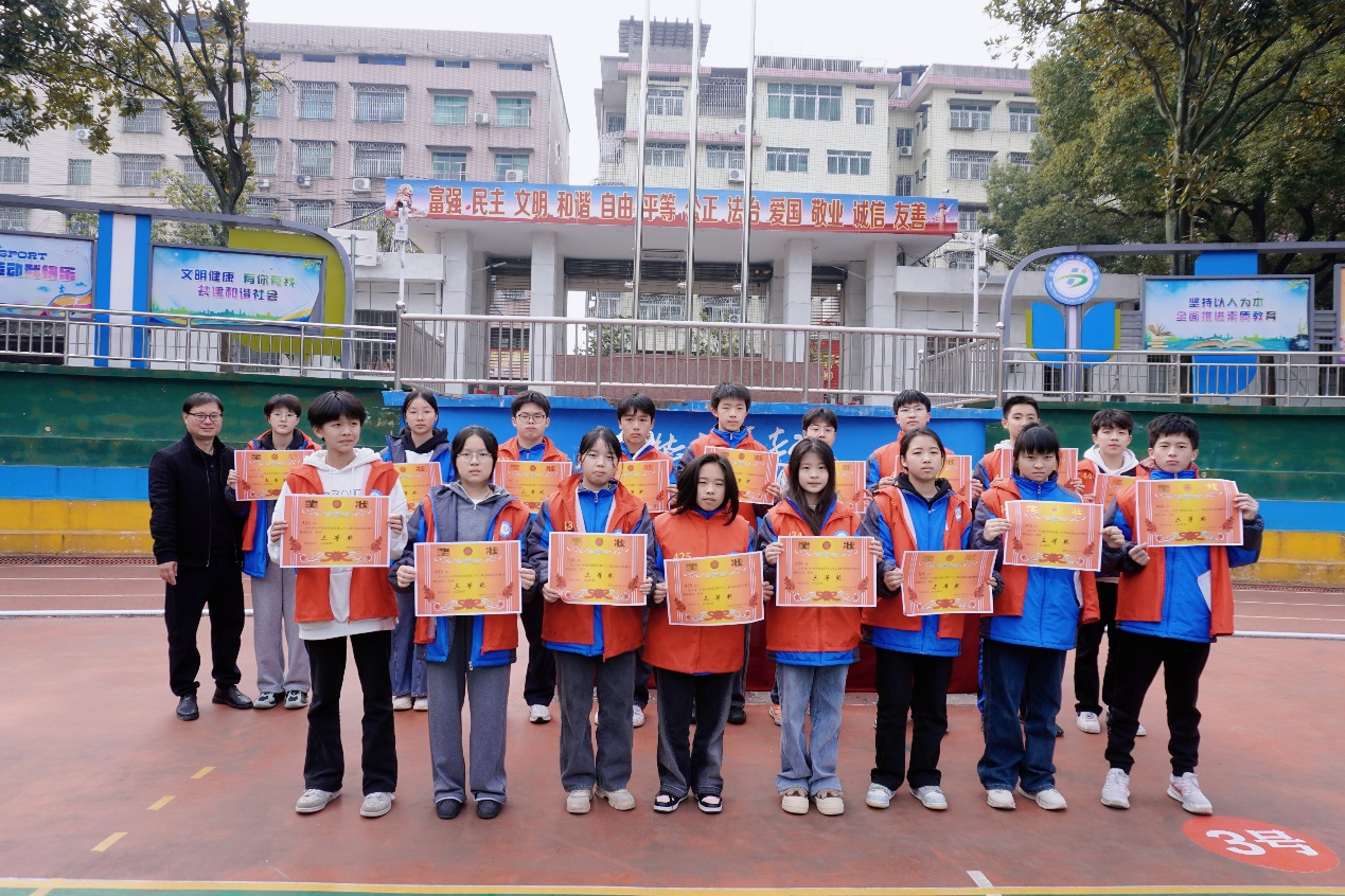 灌篮书写青春 拼搏铸就荣光