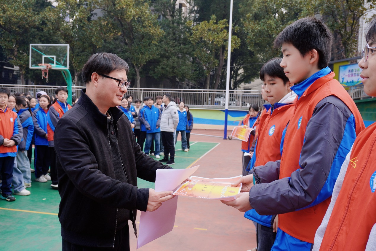 灌篮书写青春 拼搏铸就荣光