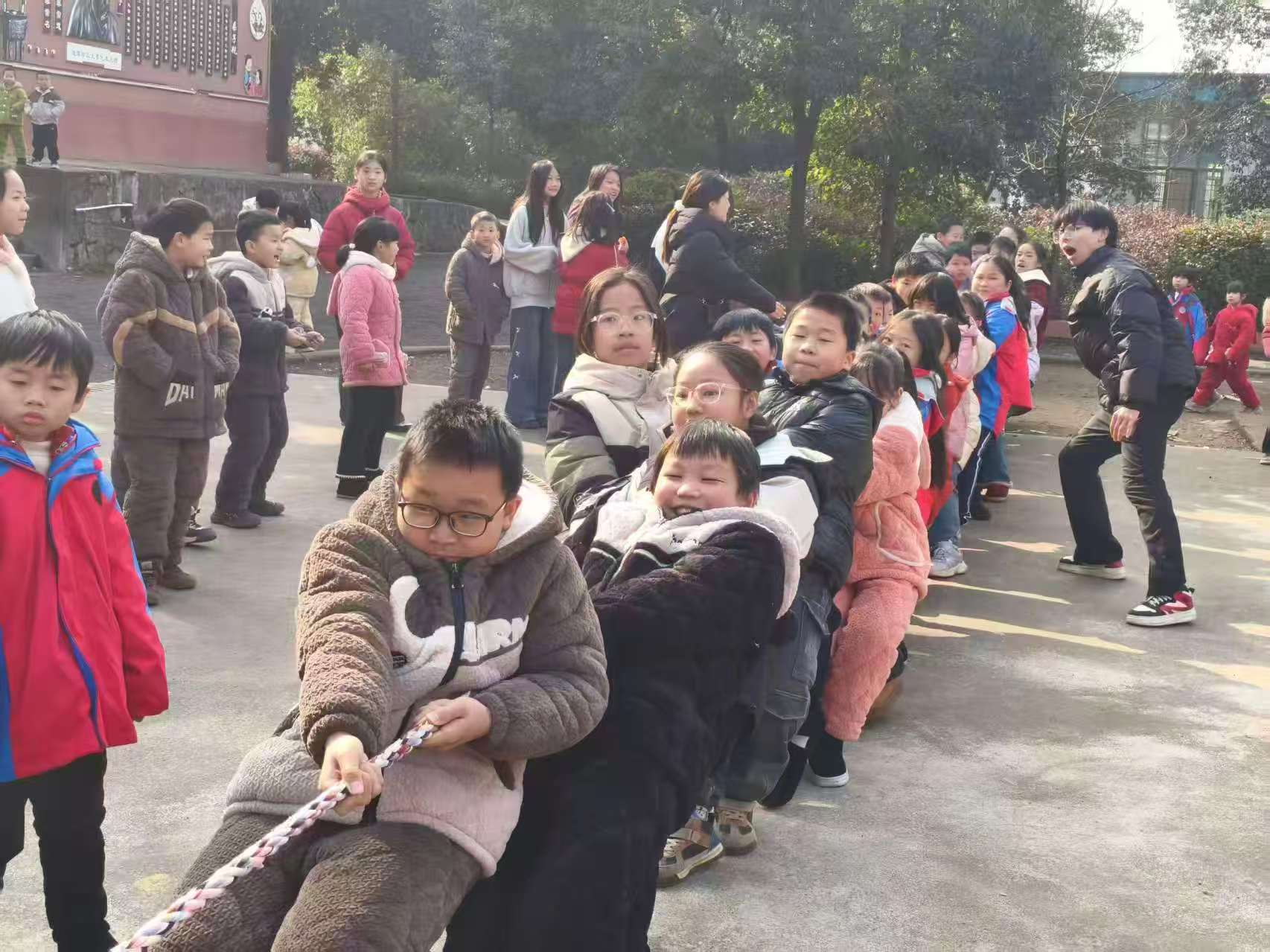 凝心聚力展风采 团结奋进促成长