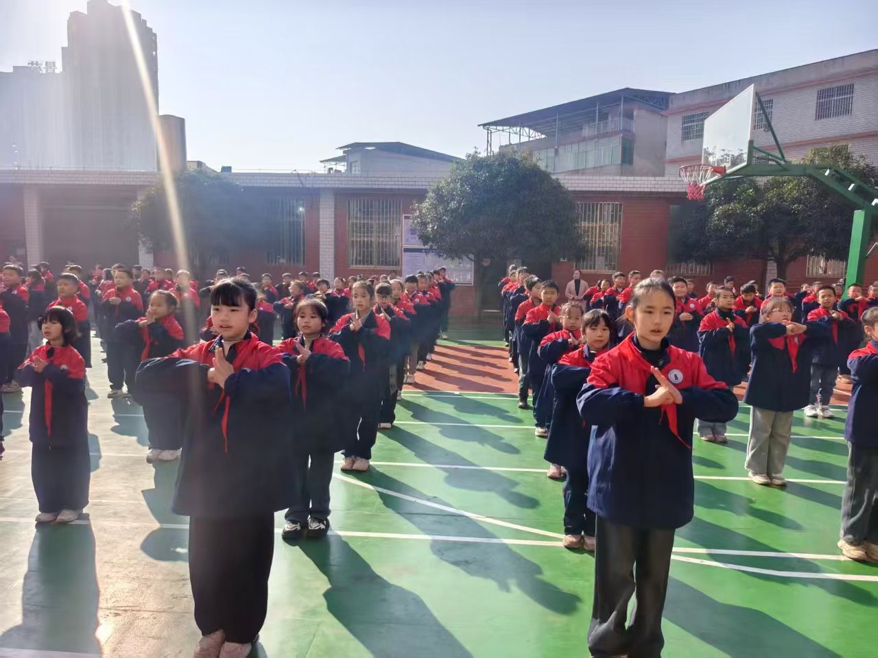 北塔小学大课间比赛展风采，少年活力满校