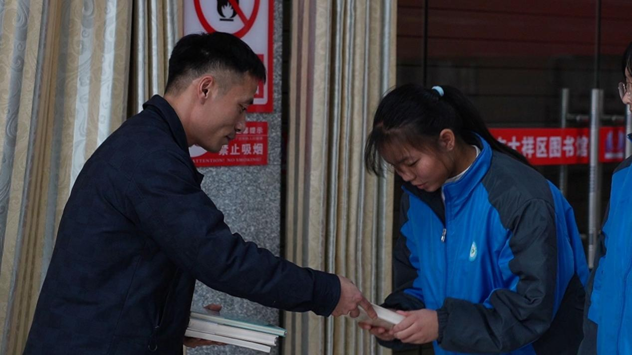 翰墨飘香承文脉 丹心筑梦育英才