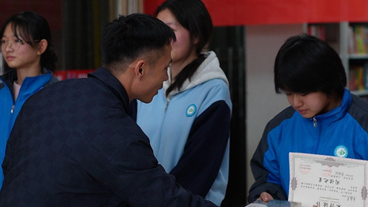 翰墨飘香承文脉 丹心筑梦育英才