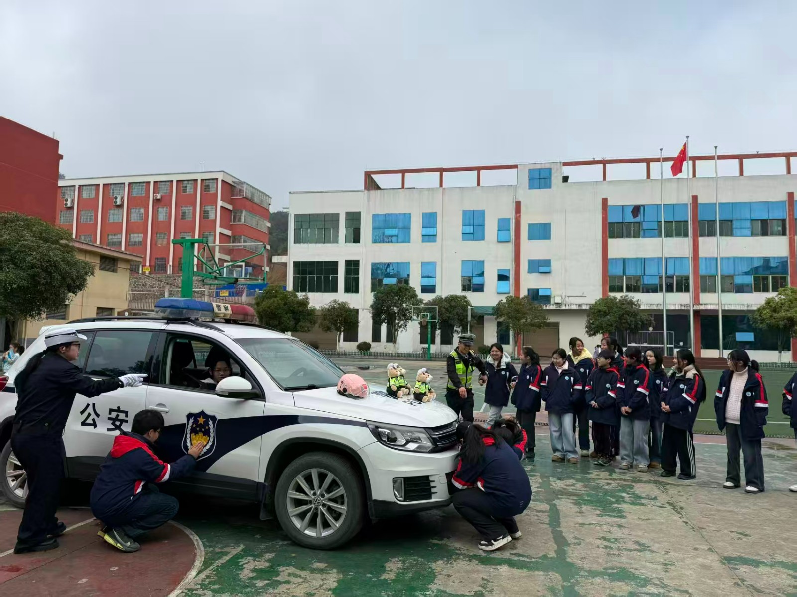 交警进校园 安全伴成长