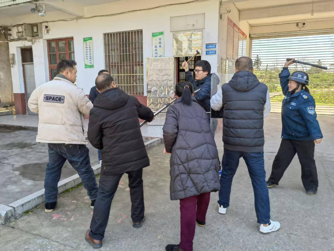 以练筑防，平安护航