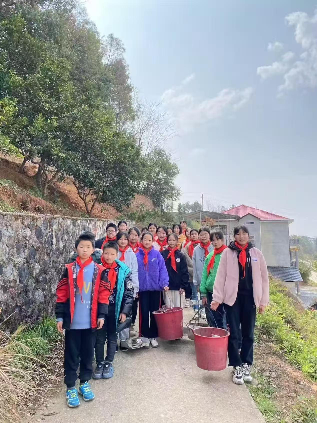 弘扬雷锋精神，争做美德少年