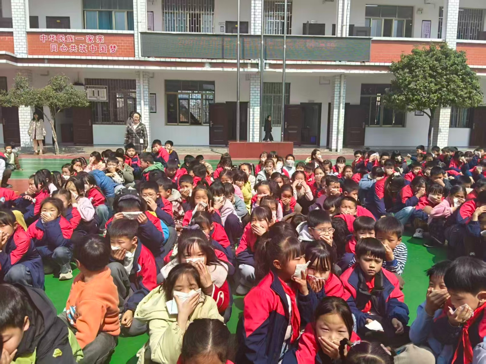 警钟长鸣练本领 安全防线护童心