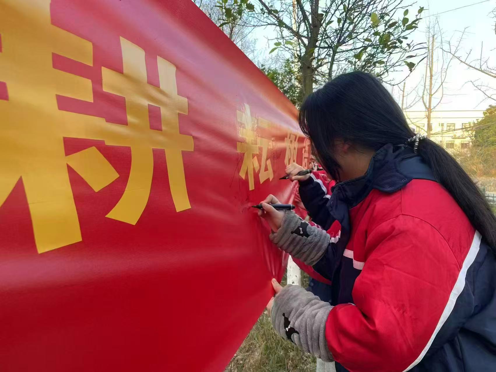 耕耘树语，绿动青春